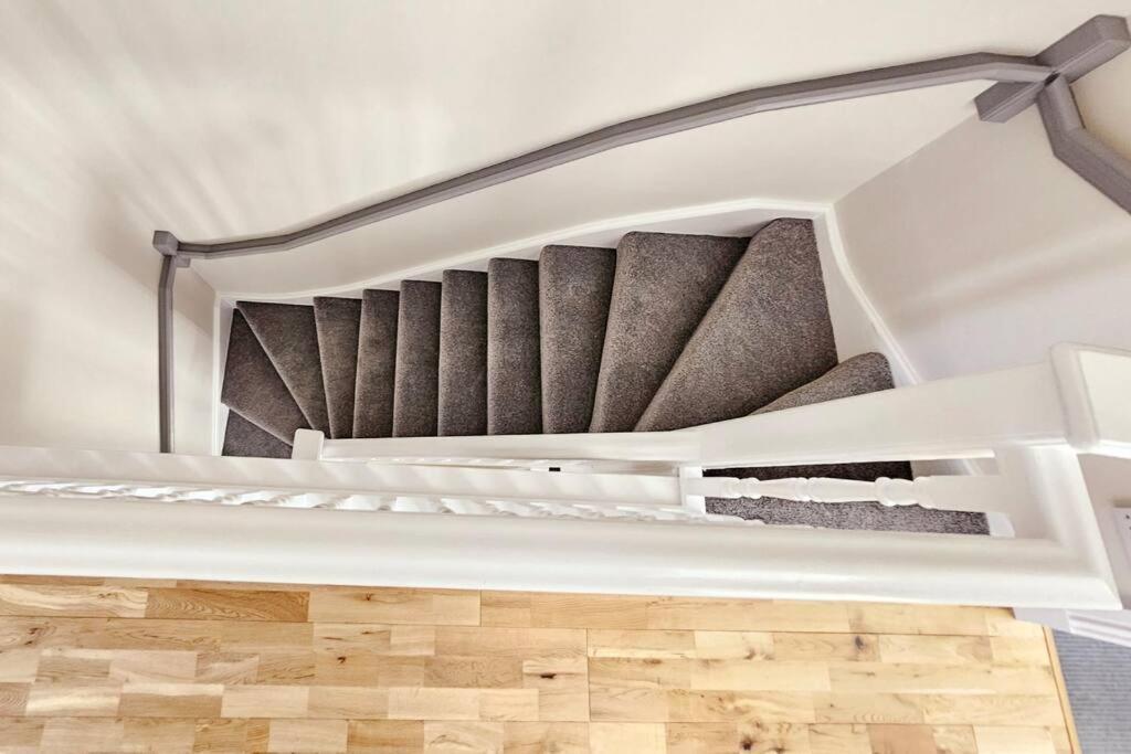 Modern 5 Bedroom Townhouse With Free Parking Glasgow Exterior foto